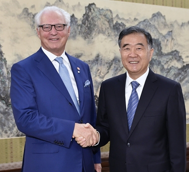 Vice-Premier Meets CCBC Honourary Chairman, André Desmarais